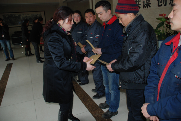 雙流縣總工會春節前到我公司慰問困難職工