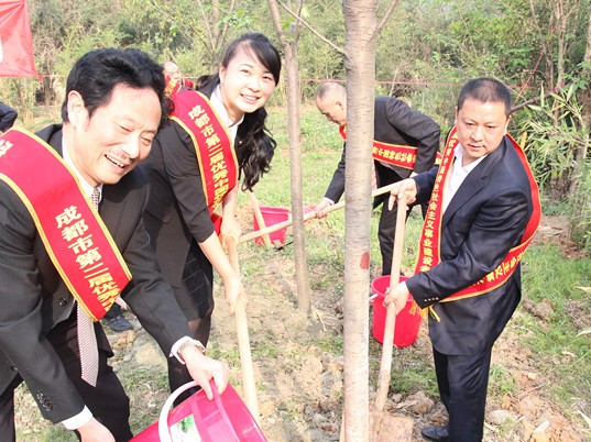 簡曉琴同志榮獲 “第二屆成都市優秀中國特色社會主義實業建設者”稱號